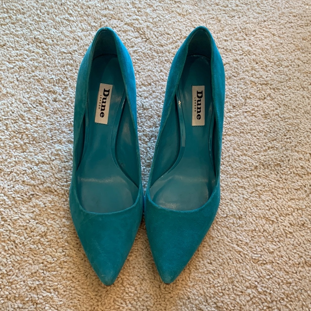 Turquoise suede pump
